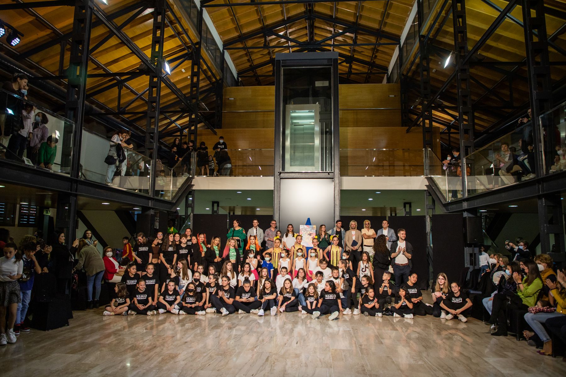 La Sinfonía de la Danza y Varry Brava emocionaron en el acto del Día Mundial de la Danza del Colegio Público de Hurchillo