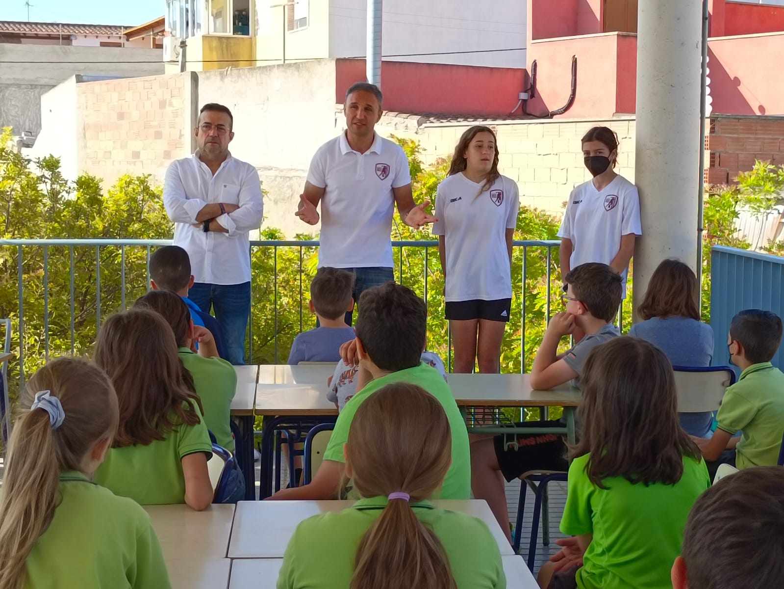 Día Internacional del Fútbol Femenino, con la presencia del entrenador y futbolistas del Equipo Club Fútbol Femenino Ciudad de Orihuela